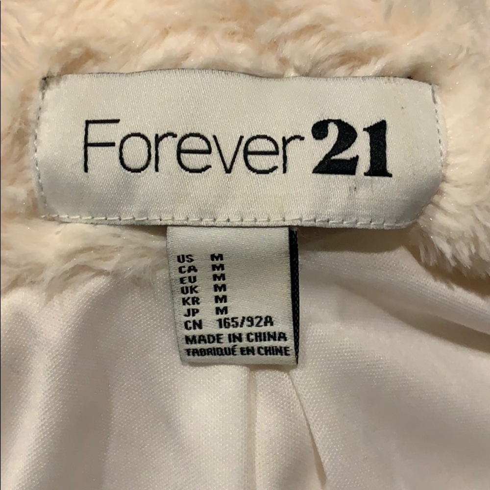 Beautiful faux fur jacket. Cream in color. - Picture 4 of 4